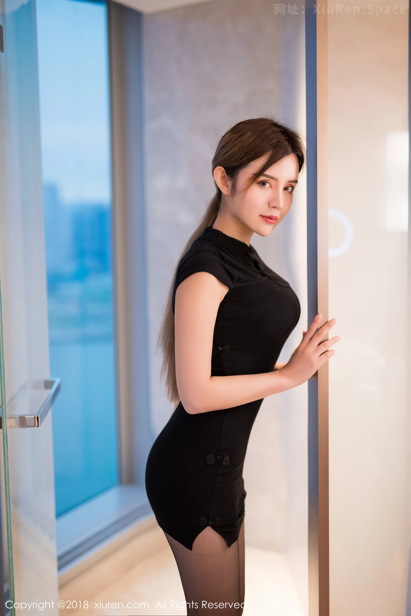 图片[6]-[XiuRen秀人网]VOL.1231 女神Cris 卓娅祺黑色连身裙配无内黑丝裤袜翘臀诱惑写真49P-秀人网官方网站